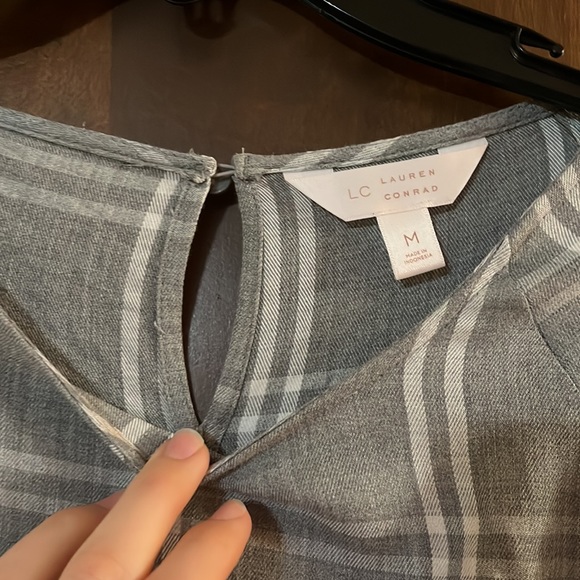 Lauren Conrad blouse - Picture 2 of 4